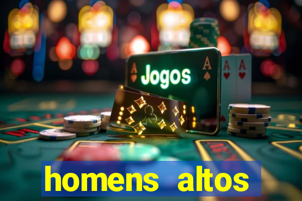 homens altos sarados pelados